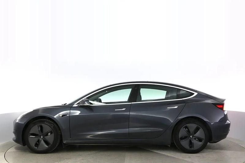 Begagnad Tesla Model 3 Standard Range Plus 239 kW (325 HK) 2020 Sedan