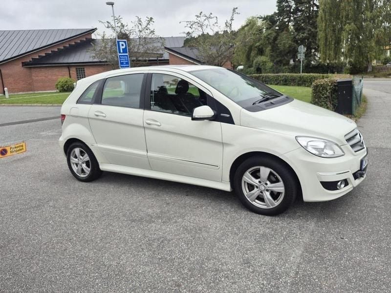 Begagnad 2011 Mercedes B180 Minibuss | 37 000 kr (Superpris) - Bild 1/4