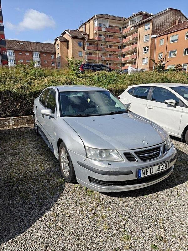 Grå Begagnad 2005 Saab 9-3 Linear Sedan | 7 000 kr (Superpris) - Bild 1/4