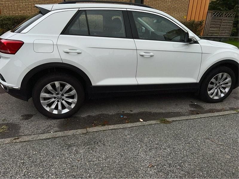 Vit Begagnad 2018 VW T-Roc SUV | 185 000 kr (Marknadspris) - Bild 1/4