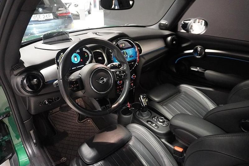 Begagnad Mini Cooper 130 kW (177 HK) 2022 British racing green iv metallic Halvkombi