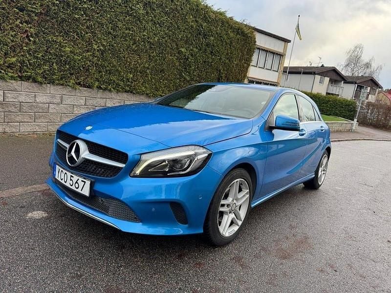 Begagnad Mercedes A180 122 HK (89 kW) 2016 Blå Halvkombi