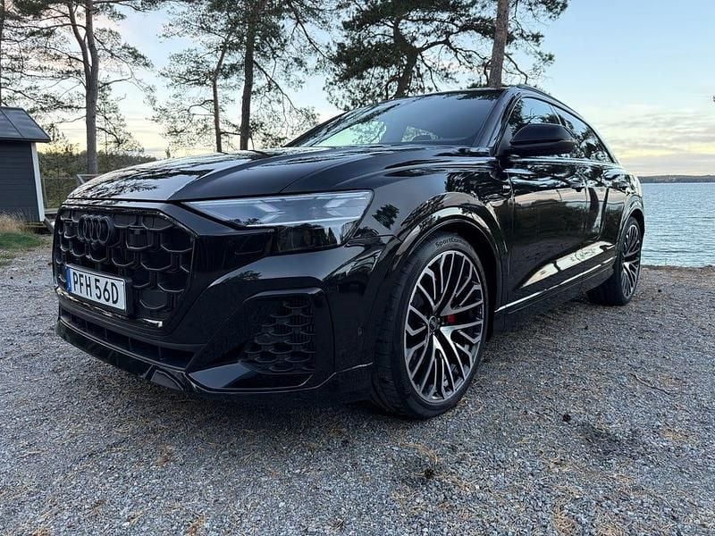 Ny 2025 Audi Q8 SUV | 1 045 000 kr (Marknadspris) - Bild 1/4