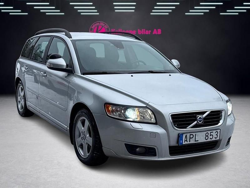 Begagnad Volvo V50 Momentum 136 HK (100 kW) 2010 Grå Kombi