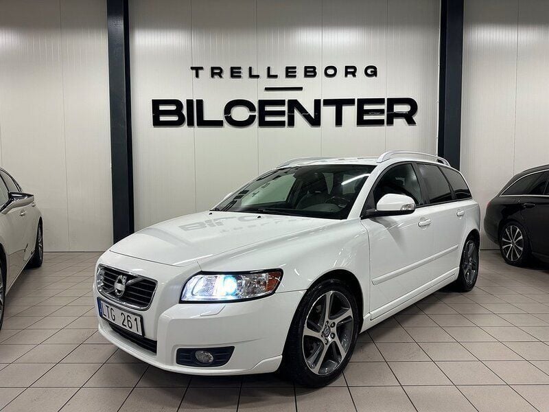 Vit Begagnad 2011 Volvo V50 Momentum Kombi | 79 900 kr (Dyr) - Bild 1/4