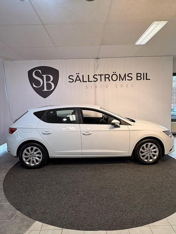 Vit Begagnad 2015 Seat Leon Style Halvkombi | 92 900 kr (Lite dyr) - Bild 1/4