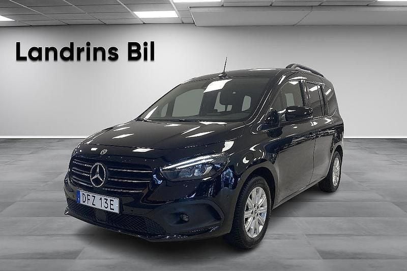 Begagnad Mercedes T180 116 HK (85 kW) 2023 Svart Minibuss