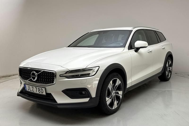 Vit Begagnad 2019 Volvo V60 CC SE Kombi | 275 000 kr (Marknadspris) - Bild 1/4