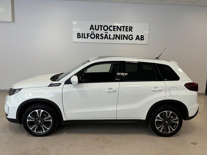 Vit Begagnad 2020 Suzuki Vitara SUV | 249 900 kr (Marknadspris) - Bild 1/4