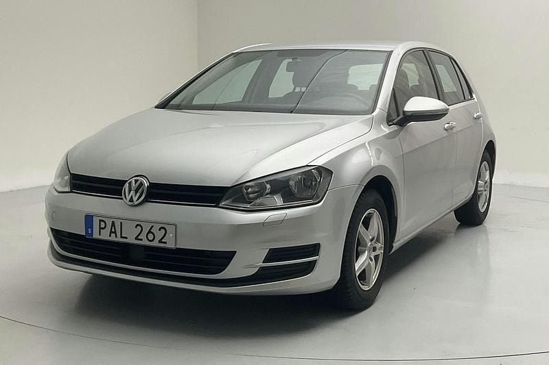 Silver Begagnad 2017 VW Golf VII | 142 900 kr (Marknadspris) - Bild 1/4