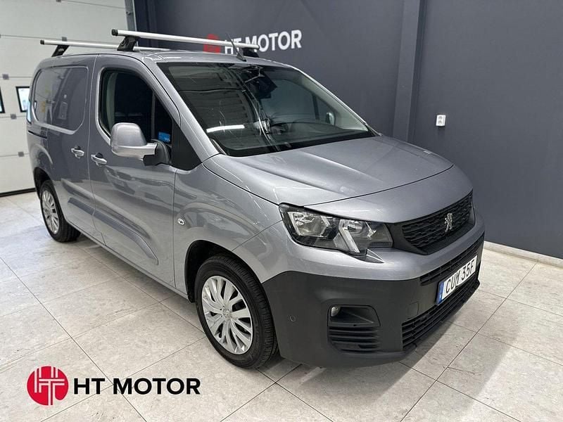 Grå Begagnad 2019 Peugeot Partner Minibuss | 139 400 kr (Bra pris) - Bild 1/4