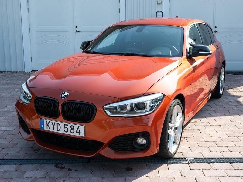 Orange Begagnad 2016 BMW 118 M Sport Halvkombi | 165 000 kr (Marknadspris) - Bild 1/4