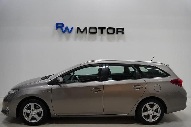 Begagnad Toyota Auris Touring Sports Executive 136 HK (100 kW) 2014 Brun Kombi