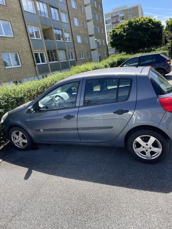 Blå Begagnad 2006 Renault Clio R.S. Halvkombi | 9 800 kr (Bra pris) - Bild 1/4