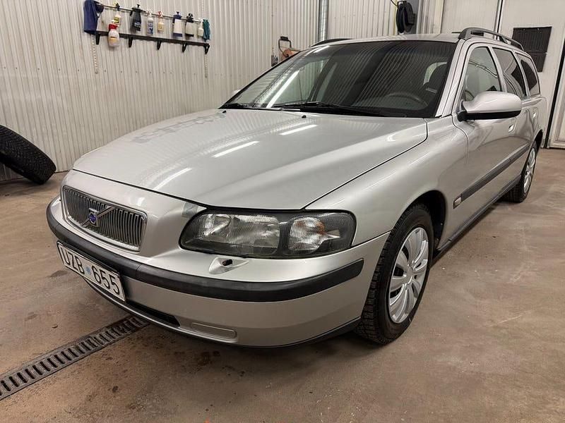 Begagnad Volvo V70 170 HK (125 kW) 2004 Ljusgrå Kombi