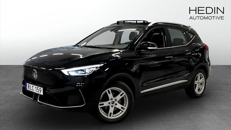 Svart (black) Begagnad 2021 MG ZS Luxury Sedan | 249 900 kr (Bra pris) - Bild 1/4