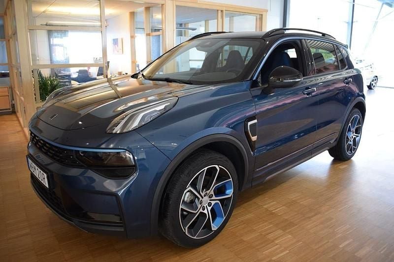 Blå Begagnad 2023 Lynk & Co 01 SUV | 319 000 kr (Marknadspris) - Bild 1/4