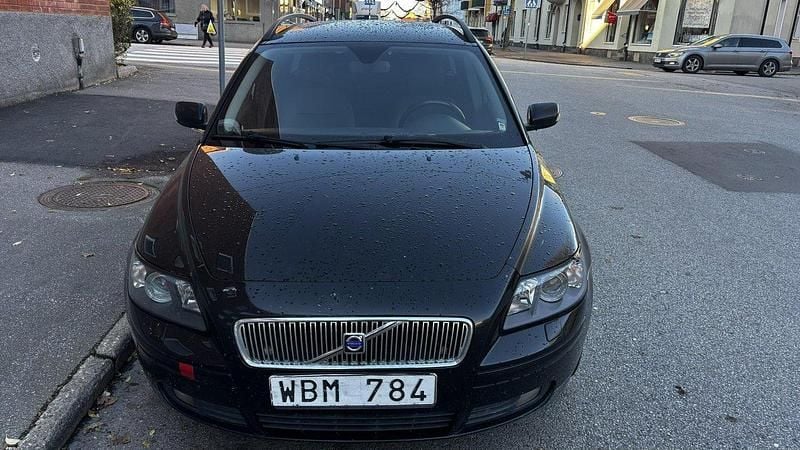 Svart Begagnad 2005 Volvo V50 Kinetic Kombi | 30 000 kr (Bra pris) - Bild 1/3