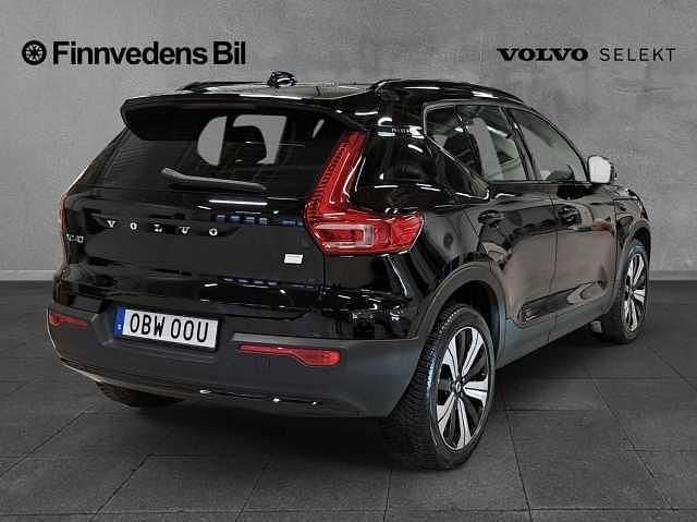 Begagnad Volvo XC40 Core 185 kW (252 HK) 2022 Svart SUV