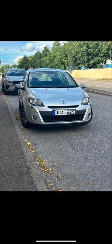 Begagnad 2012 Renault Clio R.S. Halvkombi | 17 000 kr (Superpris) - Bild 1/4