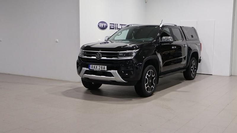 Midnight black metallic Begagnad 2023 VW Amarok Style Pickup | 685 000 kr (Marknadspris) - Bild 1/4