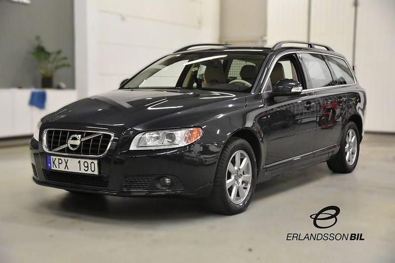Begagnad Volvo V70 Momentum 163 HK (119 kW) 2010 Grå Kombi