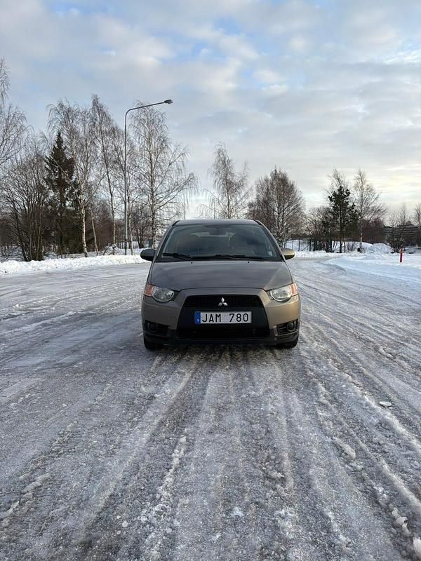 Begagnad Mitsubishi Colt 95 HK (69 kW) 2009 Halvkombi
