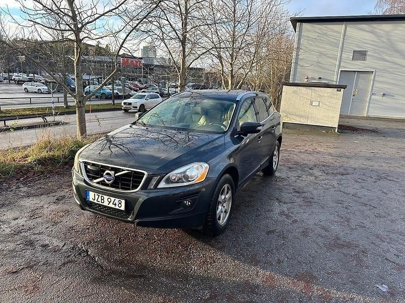 Grå Begagnad 2010 Volvo XC60 Summum SUV | 44 500 kr (Dyr) - Bild 1/4