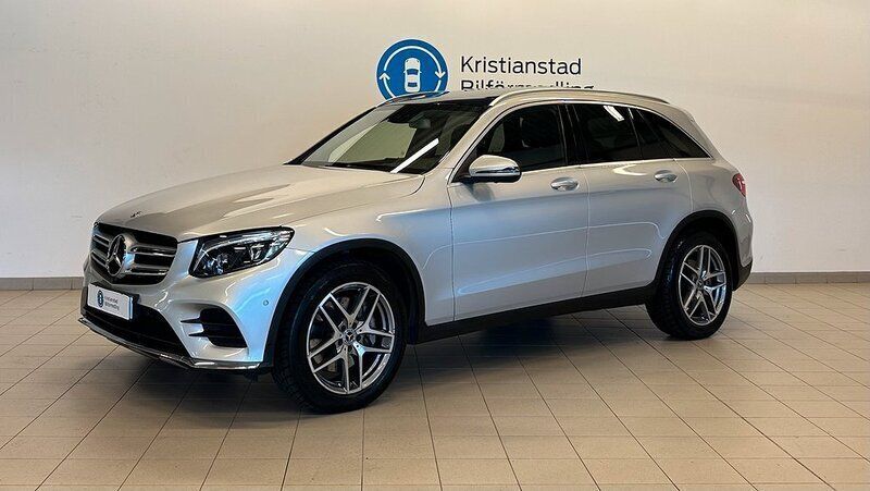 Silver Begagnad 2018 Mercedes GLC220 AMG SUV | 369 900 kr (Marknadspris) - Bild 1/4