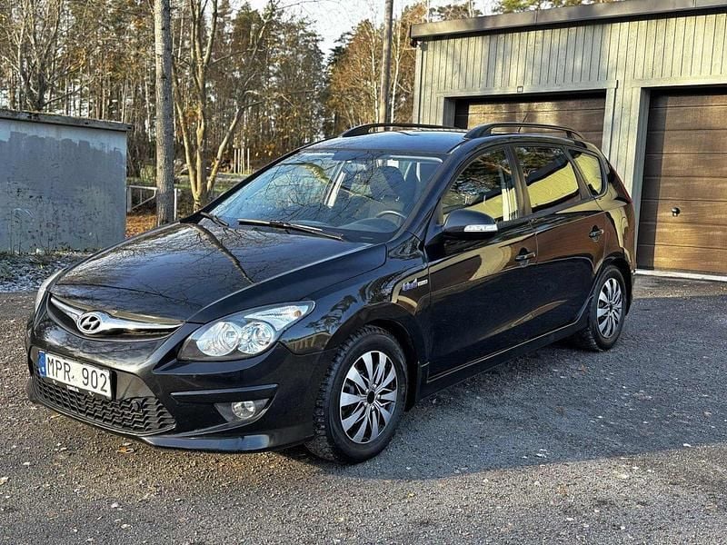 Svart Begagnad 2011 Hyundai i30 Kombi | 28 000 kr (Marknadspris) - Bild 1/4