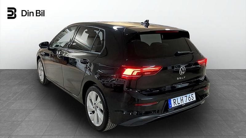 Begagnad VW Golf VIII Life 150 HK (110 kW) 2024 Grenadilla black metallic Kombi