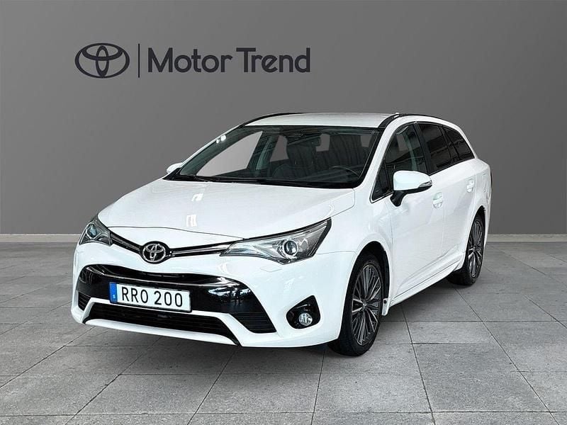 Vit Begagnad 2018 Toyota Avensis Edition Kombi | 159 900 kr (Marknadspris) - Bild 1/4