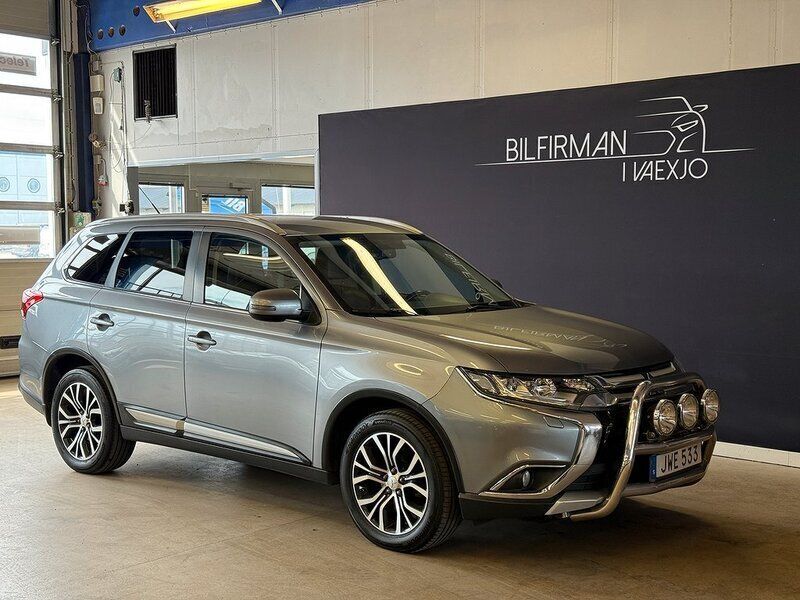 Mörkgrå (gråmet) Begagnad 2015 Mitsubishi Outlander SUV | 109 900 kr - Bild 1/4