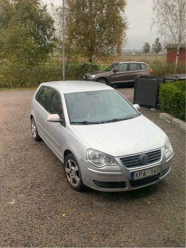 Silver Begagnad 2006 VW Polo Comfortline Halvkombi | 15 000 kr (Bra pris) - Bild 1/1