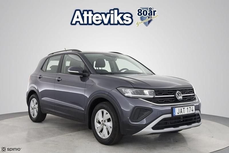 Grå Begagnad 2024 VW T-Cross Life SUV | 209 900 kr (Marknadspris) - Bild 1/4