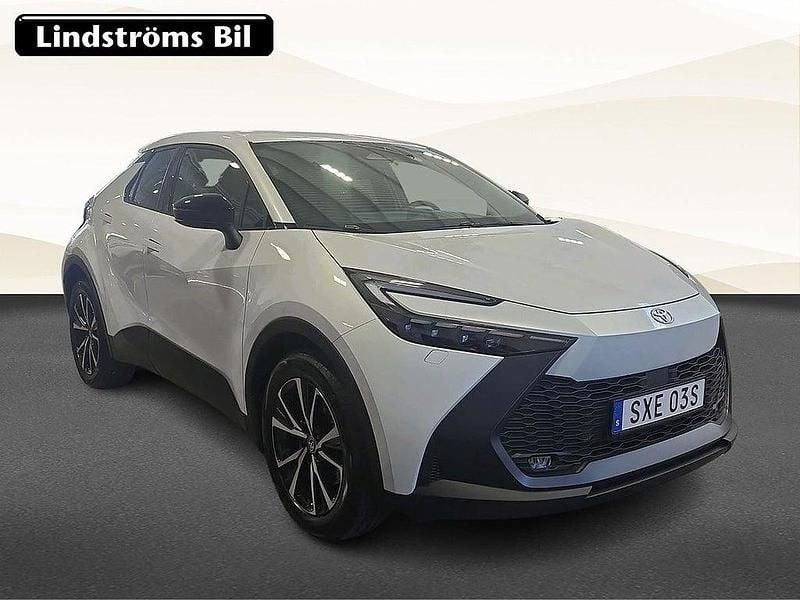 Begagnad Toyota C-HR Style 226 HK (166 kW) 2024 Vit SUV