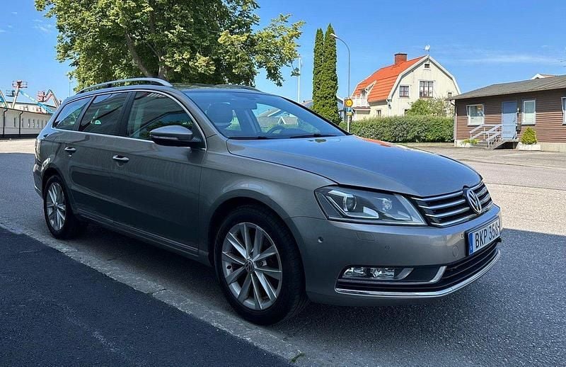 Brun Begagnad 2013 VW Passat Kombi | 69 000 kr (Bra pris) - Bild 1/4