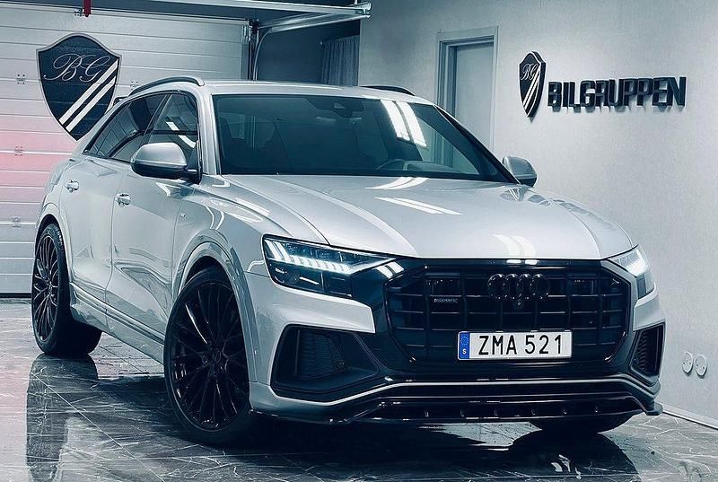 Silver Begagnad 2018 Audi Q8 S-Line SUV | 629 000 kr (Marknadspris) - Bild 1/4