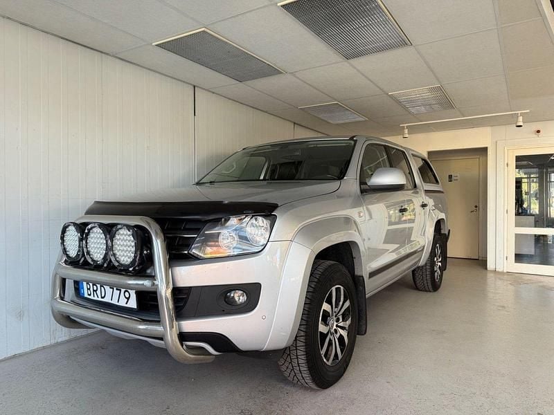 Silver (silver metallic) Begagnad 2014 VW Amarok Canyon Pickup | 99 900 kr (Marknadspris) - Bild 1/4