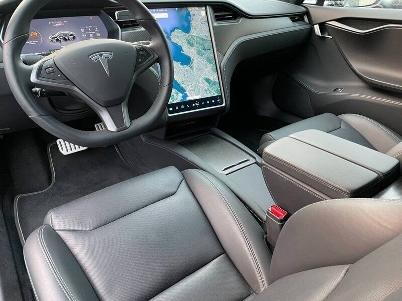 Begagnad Tesla Model S 568 kW (773 HK) 2019 Svart Halvkombi