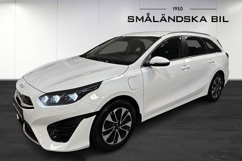 Vit Begagnad 2022 Kia Ceed Sportswagon Kombi | 269 000 kr (Dyr) - Bild 1/4