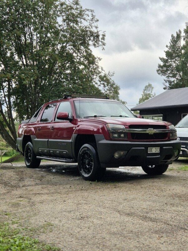 Röd Begagnad 2005 Chevrolet Avalanche | 68 000 kr - Bild 1/4