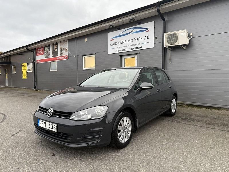Mörkgrå (grå) Begagnad 2014 VW Golf VII Halvkombi | 77 500 kr (Bra pris) - Bild 1/4