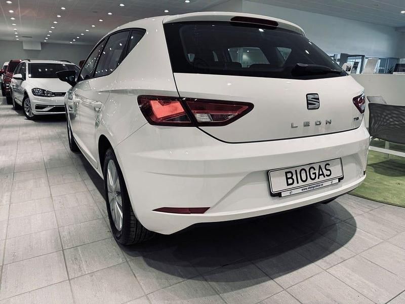 Begagnad Seat Leon Style 131 HK (96 kW) 2020 Vit Halvkombi