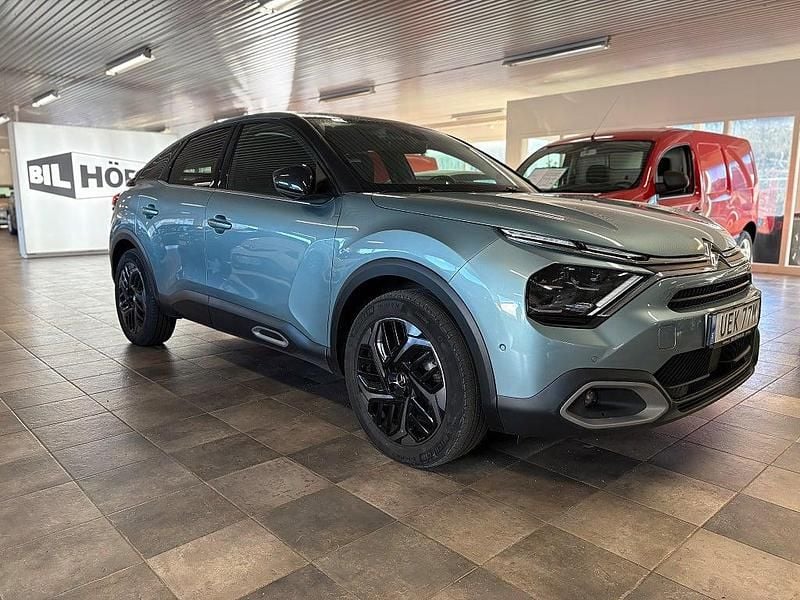 Blå metallic Begagnad 2021 Citroën C4 PureTech Halvkombi | 195 000 kr (Marknadspris) - Bild 1/4