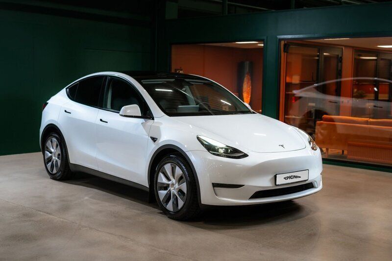 Vit Begagnad 2022 Tesla Model Y Long Range AWD SUV | 369 900 kr - Bild 1/4