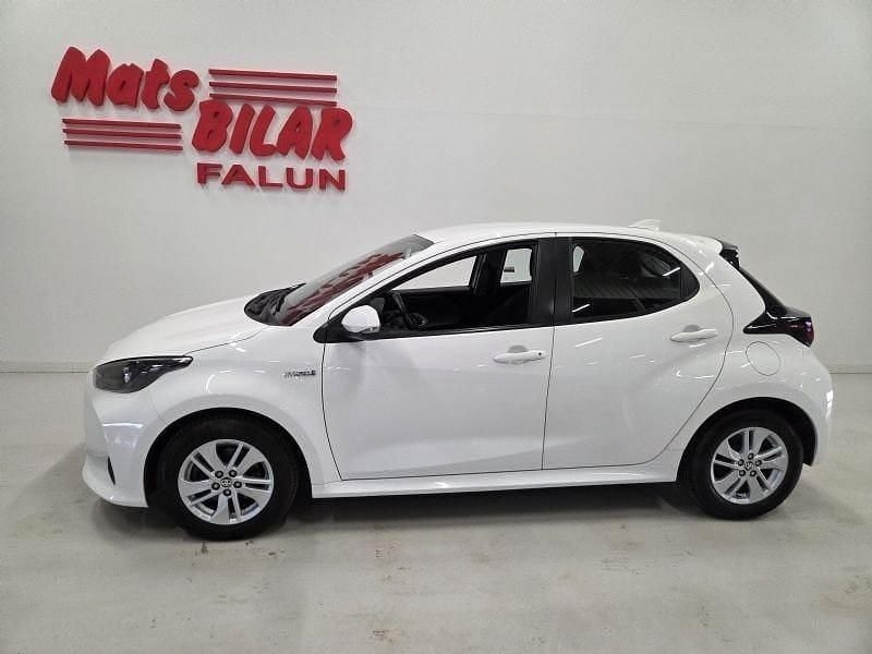 Vit Begagnad 2021 Toyota Yaris Active Halvkombi | 169 900 kr (Marknadspris) - Bild 1/4