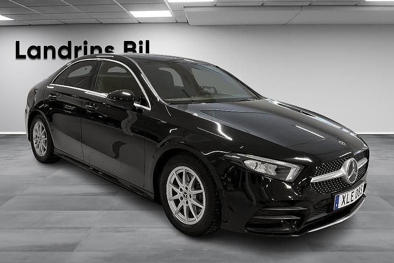 Begagnad Mercedes A180 AMG line 136 HK (100 kW) 2019 Svart Sedan