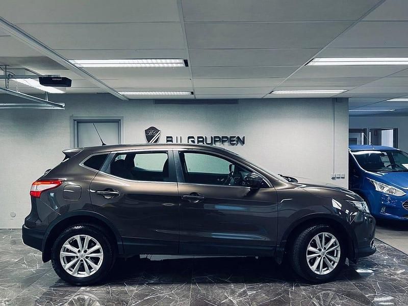 Begagnad Nissan Qashqai 116 HK (85 kW) 2016 Brun SUV