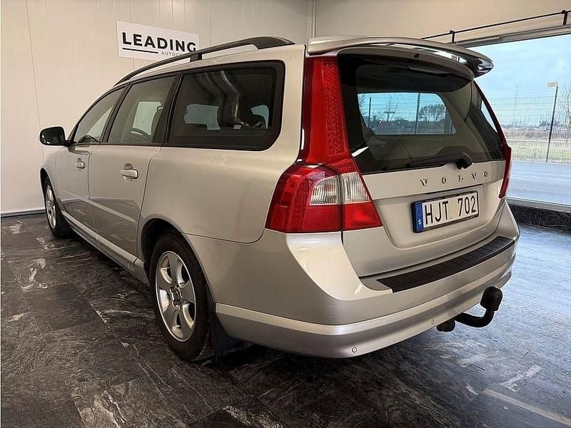 Begagnad Volvo V70 Momentum 163 HK (119 kW) 2008 Grå Kombi